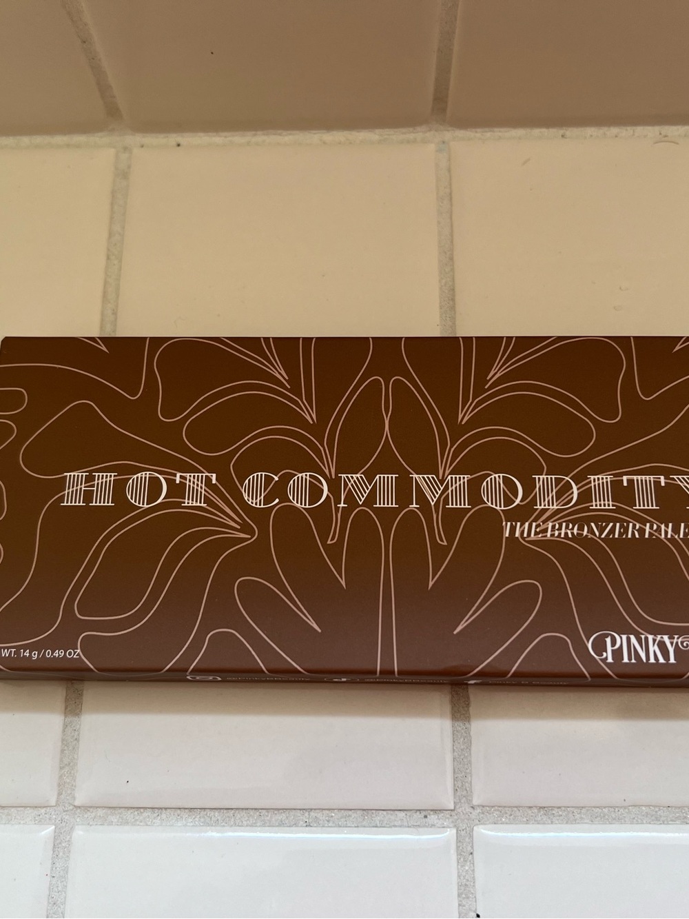 Pinky Hot Commodity Bronzer Palette - Brown with Cream Accents